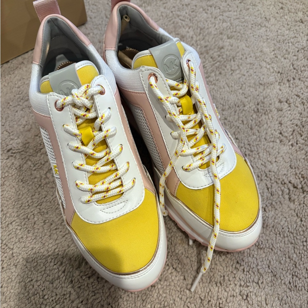 MICHAEL KORS Maddy Trainer Sneakers US 7 Optic White $160NEW - Picture 4 of 14